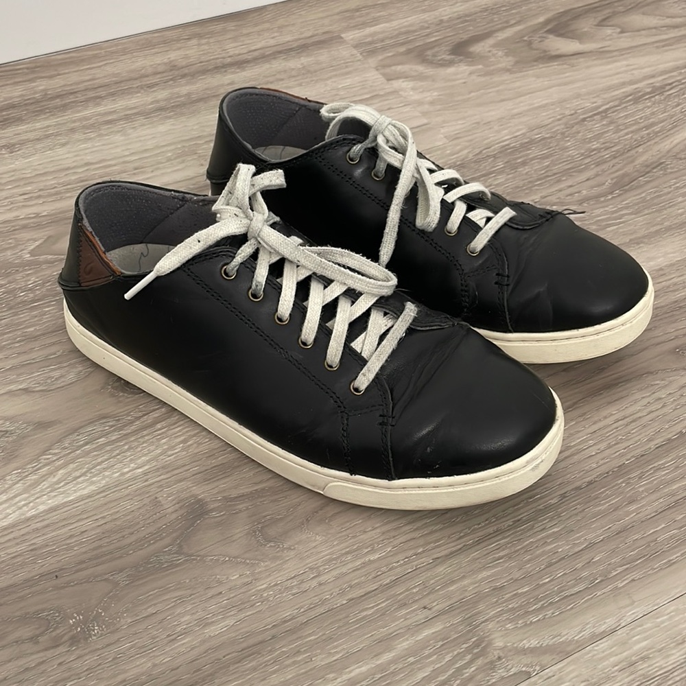 OluKai Men’s Kahu Black Leather Sneakers